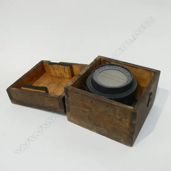 OLD COMPASS IN WOODEN BOX 
