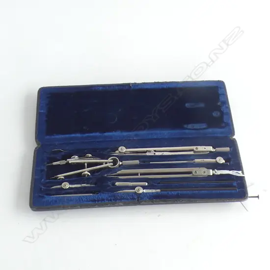 VINTAGE CASED DRAWING INSTRUMENT SET 