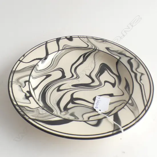 LINDY WRIGHT STUDIO POTTERY MARBLED GLAZE PLATE 250mm dia
