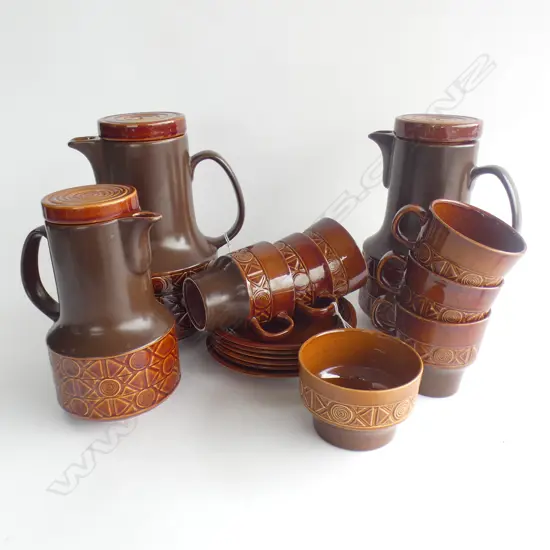 BESWICK 'ZORBA'  3 GRADUATED COFFEE POTS, 6 STACKING C & S, SUGAR BOWL