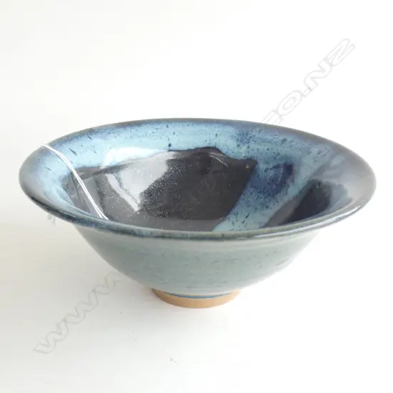 PETER STICHBURY BOWL CHUN GLAZE ON BLACK  Dia.180mm