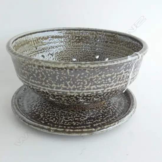 STUDIO POTTERY SALT GLAZE COLANDER 200mm & PLATE