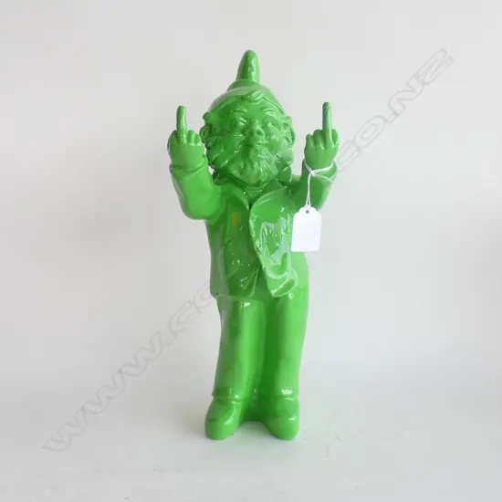 GREEN RESIN GNOME GIVING THE FINGERS H.330mm