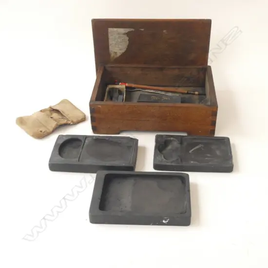 OLD WOODEN BOX w. 3 ORIENTAL INK STONES ETC