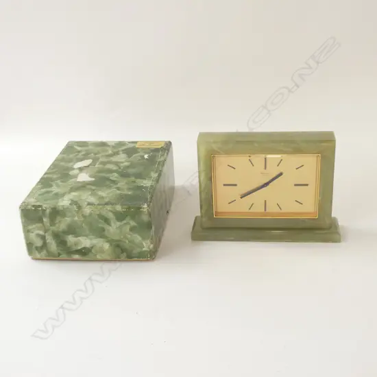 (20228) BARONET OF ALABASTER MANTLE CLOCK H. 145mm. W. 200mm TINY CHIP FRONT CNR