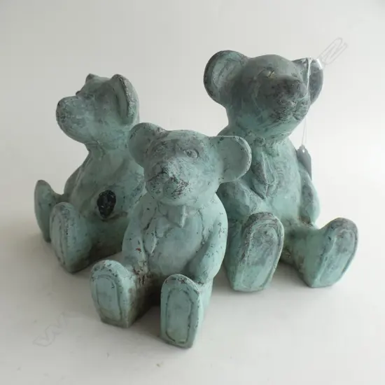 3 BRONZE/BRASS SEATED TEDDY BEARS WITH TURQUOISE PATINA. Tallest H.160mm