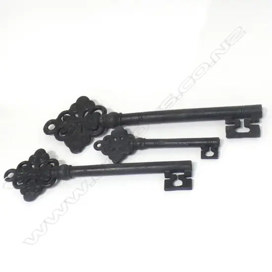 THREE DECORATIVE CAST IRON KEYS L.240mm-450mm