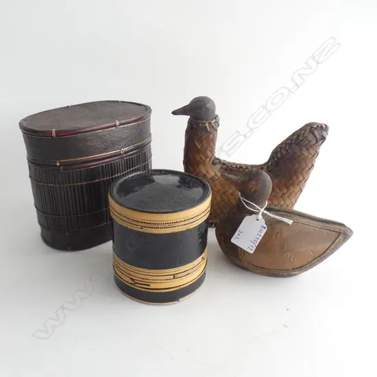 4 VINTAGE DECORATIVE PCES; 2 ORIENTAL LIDDED LACQUERED BETEL NUT CONTAINERS + 2 DUCKS; WOVEN & WOODEN