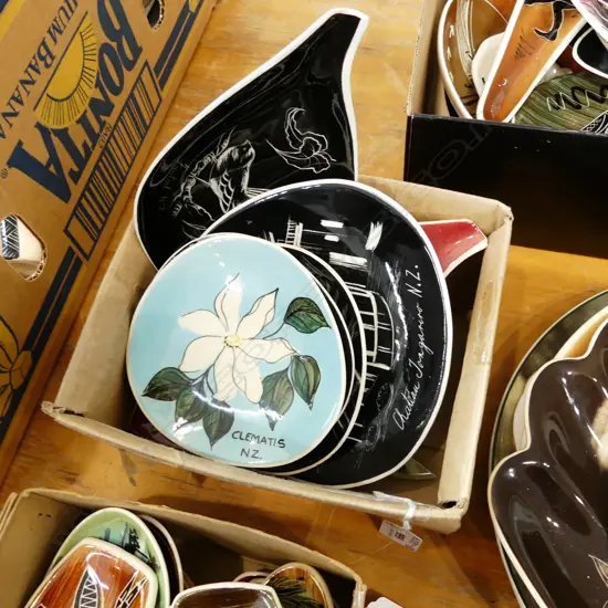 SM BOX ASST AUSTRALIAN POTTERY - STUDIO ANNA ETC. WITH NZ DESIGNS 