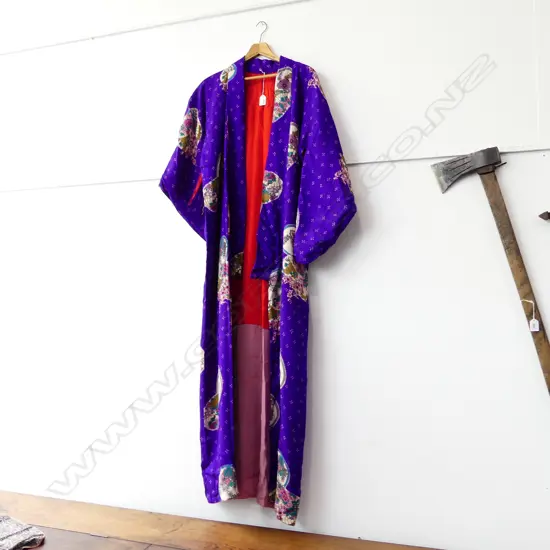 VINTAGE FULL LENGTH JAPANESE SILK KIMONO - PURPLE PATTERN / RED LINING