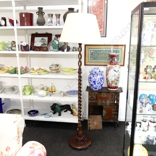 OAK BARLEY TWIST STANDARD LAMP H.1800mm