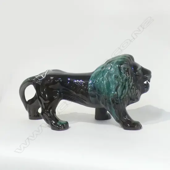 LG BLUE MOUNTAIN POTTERY LION L 400MM