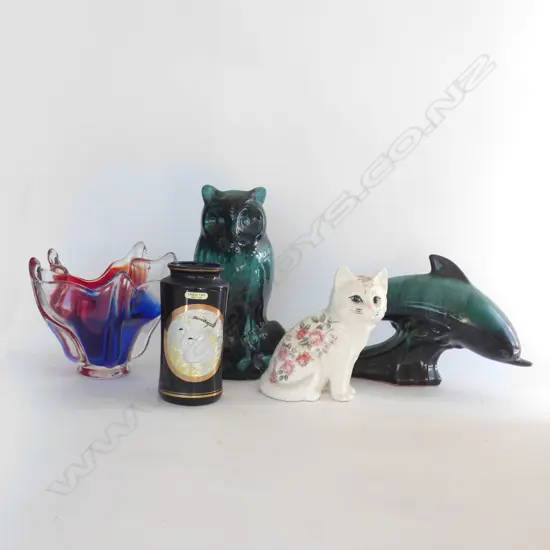 5 ASST PCES; BLUE MOUNTAIN DOLPHIN (CHIP) & OWL H.240mm + CAT, VASE & ART GLASS VASE