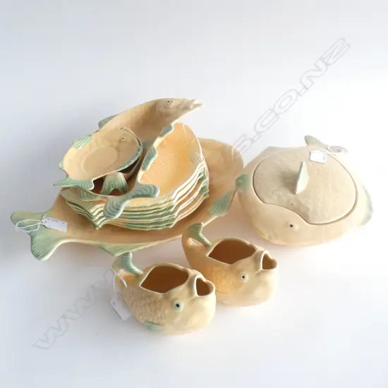 SHORTER & SON 14 PCS FISH SET; LIDDED DISH, PLATES, JUGS ETC.. (GREEN & TAN COLOUR)