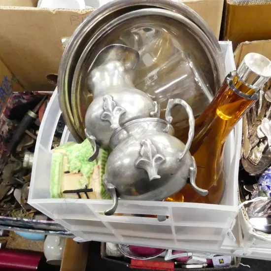 BOX LOT AMBER DECANTER (CHIPS), EP ENTREE DISH, ETC