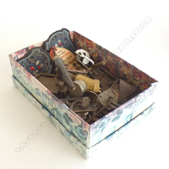 BOX LOT VINTAGE HARDWARE, MILITARY BUTTONS ETC