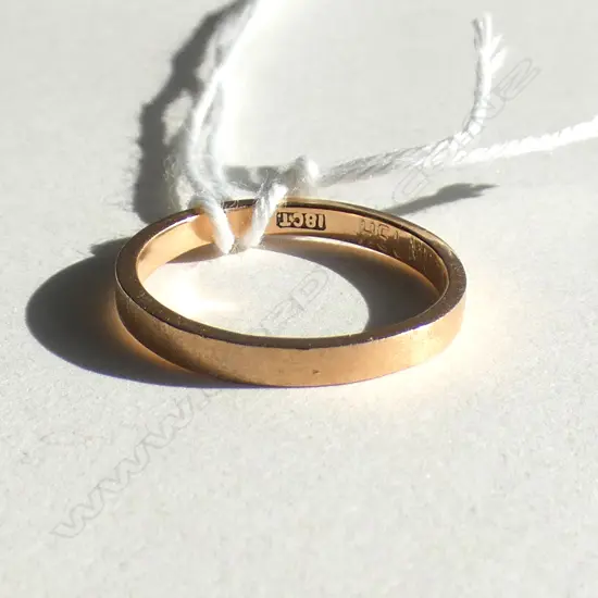 18CT YELLOW GOLD BAND RING 2.17gm