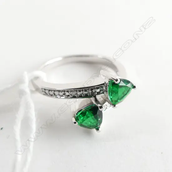 STG & FAUX EMERALD RING 3.1 GRAMS