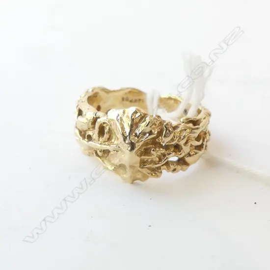 14K GOLD DECORATIVE RING  10.4 GRAMS