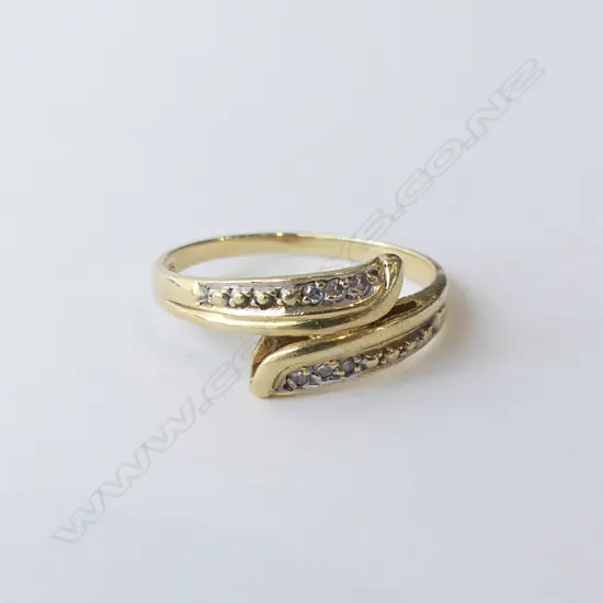14CT & DIAMOND (6) SET RING 1.95gms