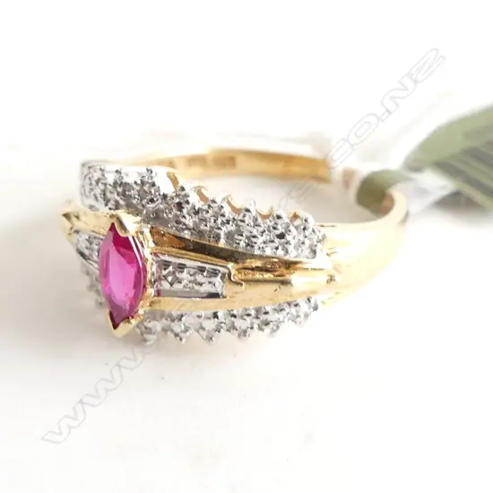 10CT YG SYNTHETIC RUBY & 4  DIAMOND RING 1.6 GRAMS