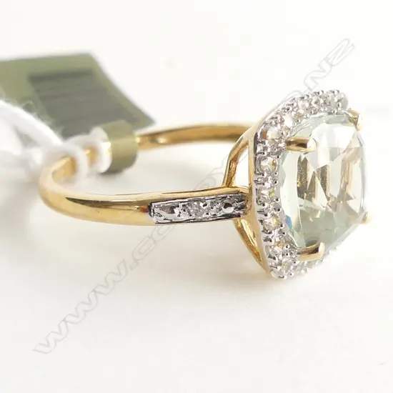 18CT YG, PALE  GREEN GEMSTONE & CZ CLUSTER RING 2.8 GRAMS