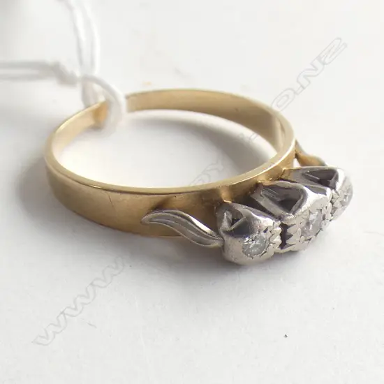 18CT DIAMOND RING 3.6 GRAMS