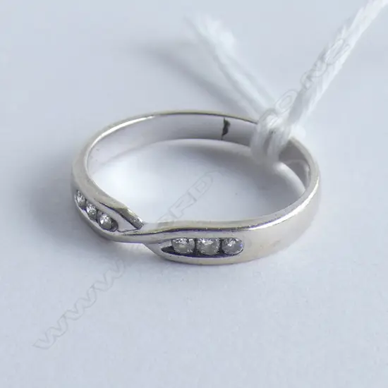 9CT 6 DIAMOND BAND RING 1.7gms