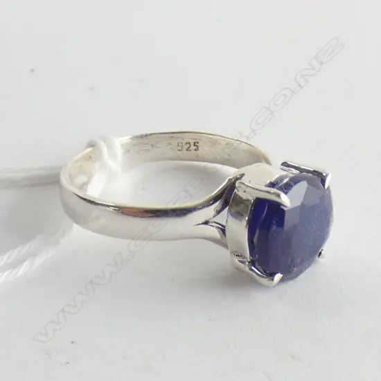 BLUE SAPPHIRE & 925 SILVER RING 