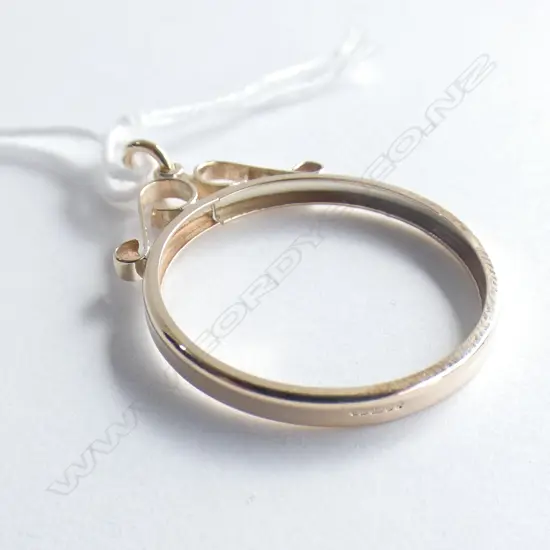 9CT GOLD SOVEREIGN PENDANT FRAME new old stock