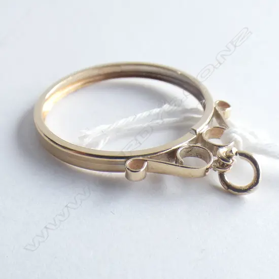 9CT GOLD SOVEREIGN PENDANT FRAME