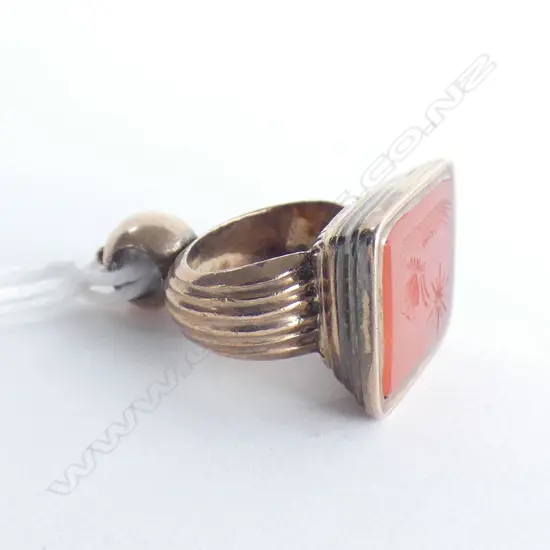 19THC GOLD PLATE SEAL BUTTERFLY & SUN ENGRAVED  CARNELIAN PANEL