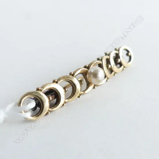 14ct GOLD & SINGLE CULTURED PEARL BAR BROOCH