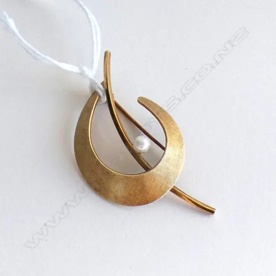 14K YELLOW GOLD RETRO SWIRL BROOCH W PEARL 6.23gm 