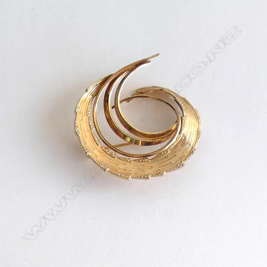 8ct GOLD RETRO SWIRL BROOCH 3.74gms