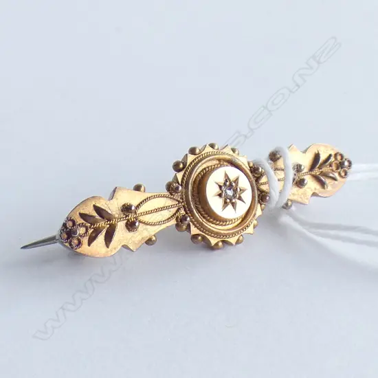 VICTORIAN 15CT BAR BROOCH SINGLE DIAMOND 3.1gms