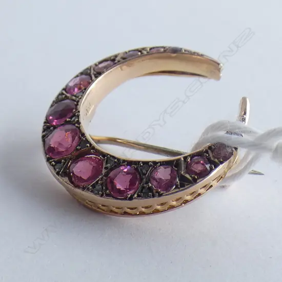 9CT CRESCENT BROOCH PINK & WHITE STONES