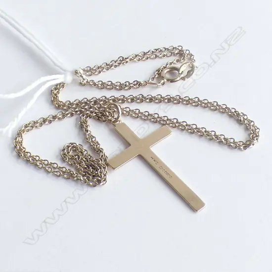 9ct CROSS ON 9ct CHAIN 3.1gms. L.540mm