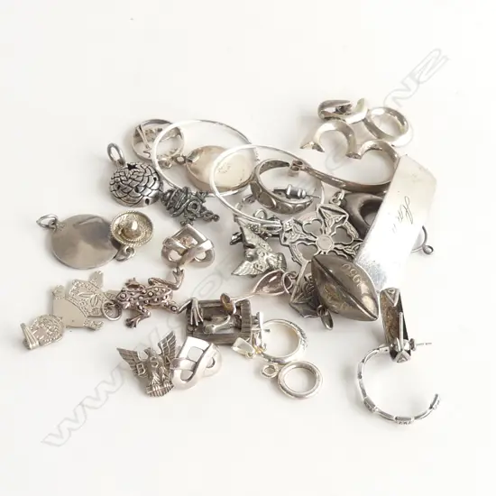 ASST. STG JEWELLERY, CHARMS ETC 75 GRAMS