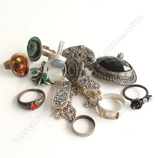 SM BAG ASST COSTUME JEWELLERY RINGS; PENDANTS ETC..