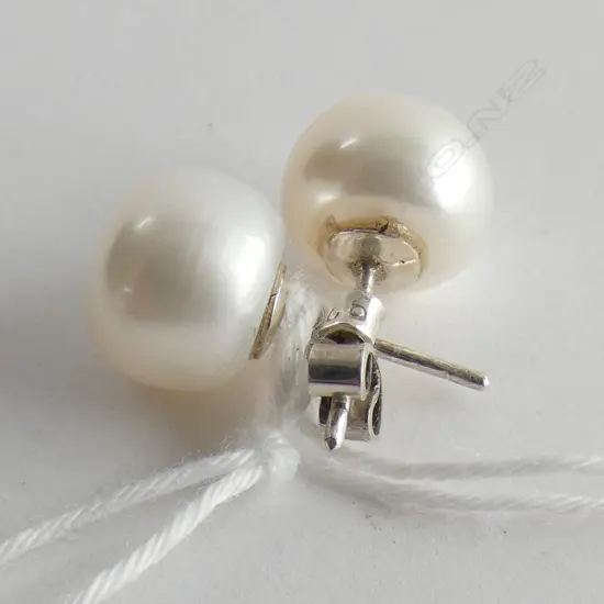 PR PEARL SILVER STUD EARRINGS