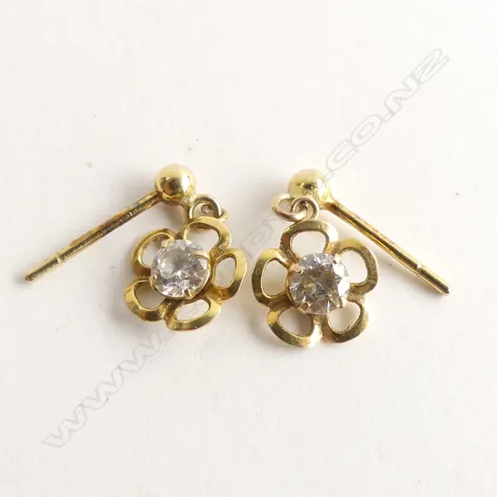 PR GOLD TONE FLOWER & CZ DROP EARRINGS NO SCROLLS