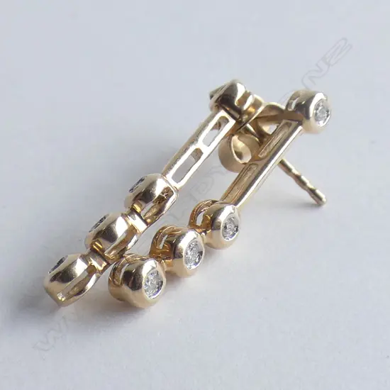 PR 9CT & DIAMOND DROP BAR EARRINGS 4 Dia's EA. 2.28gms