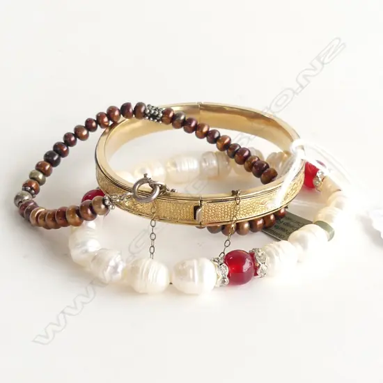 2 PEARL BRACELETS + GP BANGLE