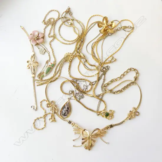 BAG ASST COSTUME JEWELLERY GOLD TONE NECKLACES