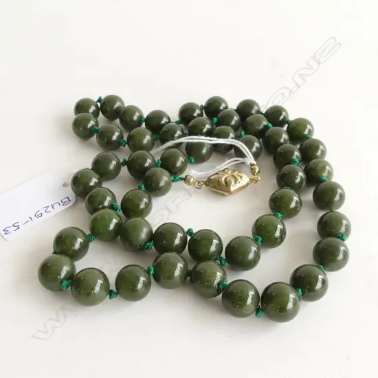 JADE BEADED NECKLACE 