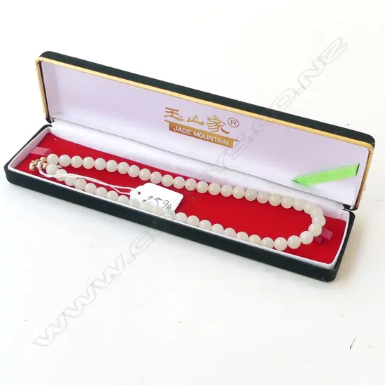 ORIENTAL JADE NECKLACE (KUNLUN?) 14K CLASP  L. 470mm