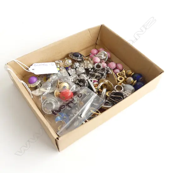 SM BOX COSTUME JEWELLERY; EARRINGS, PENDANTS, ETC + SM BAG BUTTONS