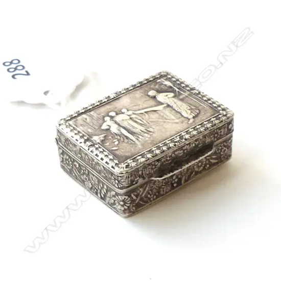 C1900 EURO SILVER SNUFF BOX FIGURE EMBOSSED