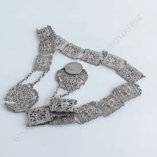 EDWARDIAN SILVER ORNATE CLASSICAL STYLE PANEL & CHAIN BELT Birmingham 1902 AF BROKEN LATCH